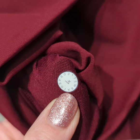 Lululemon Wunder Under Hi-Rise 1/2 Tight Full-On Luxtreme 17" Size 4 Burgundy - Picture 4 of 6